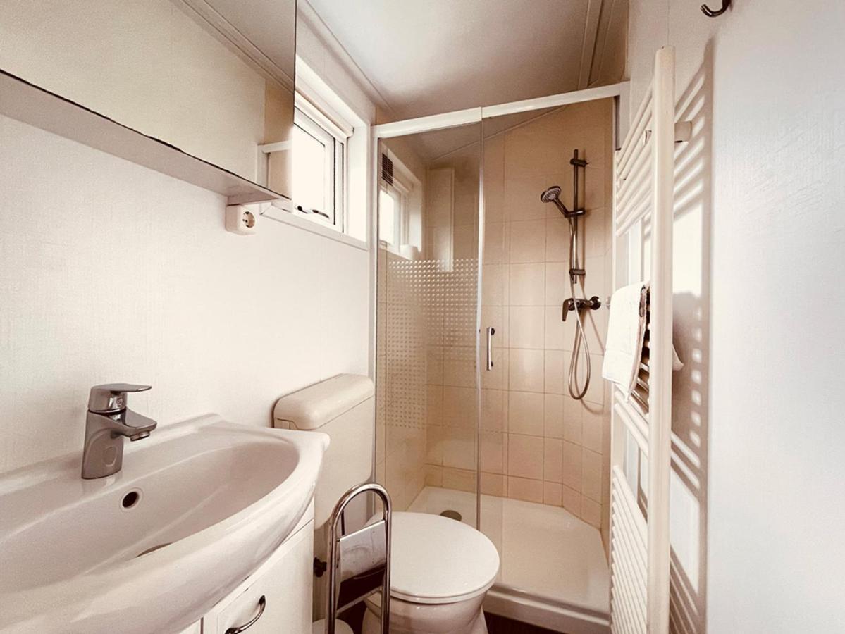 Hotel Regenbogen Suhrendorf à Ummanz Extérieur photo