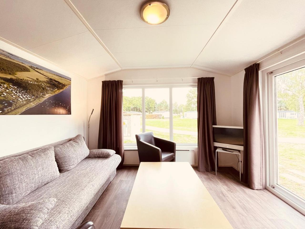 Hotel Regenbogen Suhrendorf à Ummanz Extérieur photo