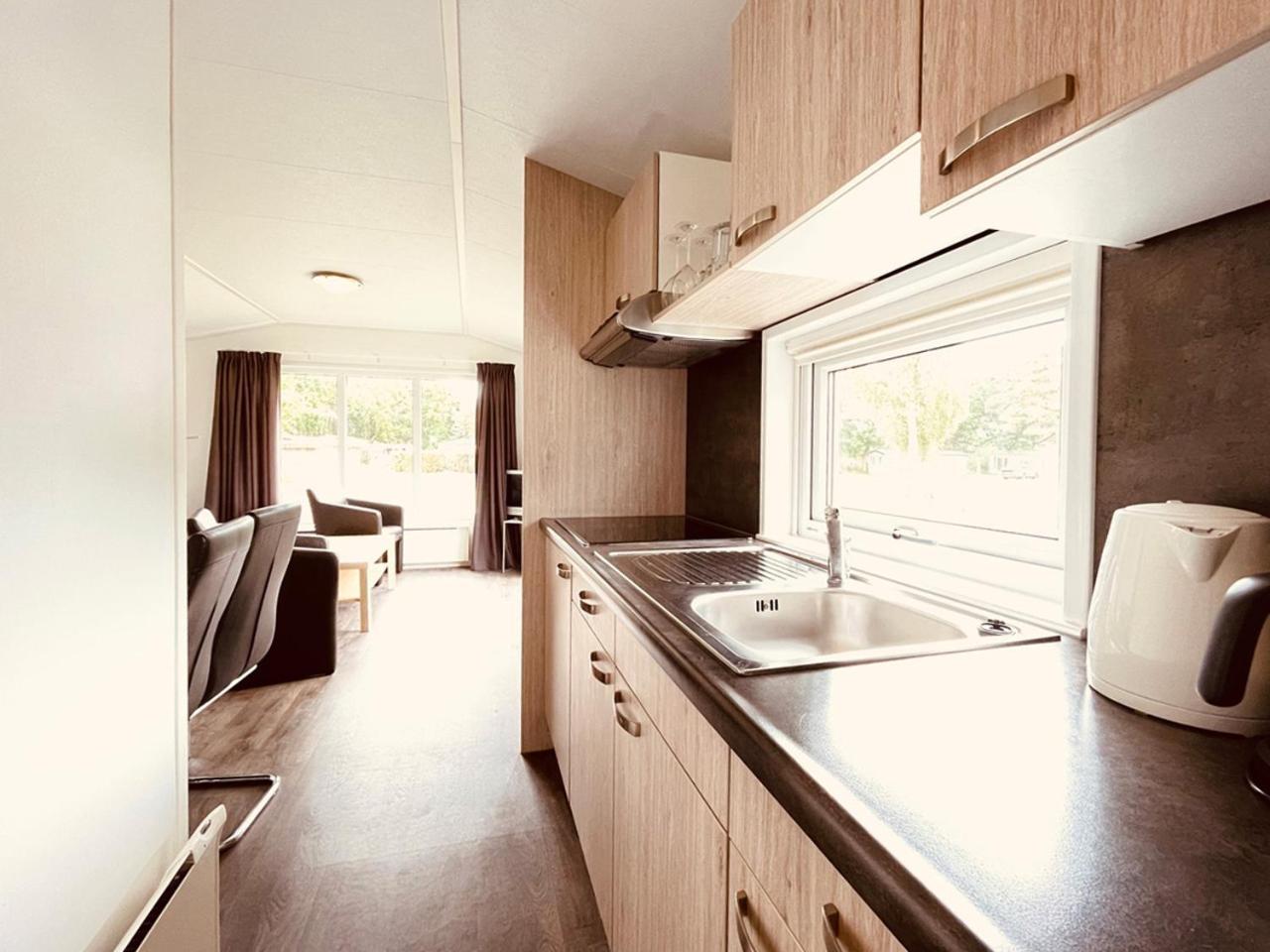 Hotel Regenbogen Suhrendorf à Ummanz Extérieur photo